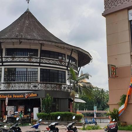 Lovely Waterfront Riverbank Suite With Pool A2 Kuching Eksteriør billede