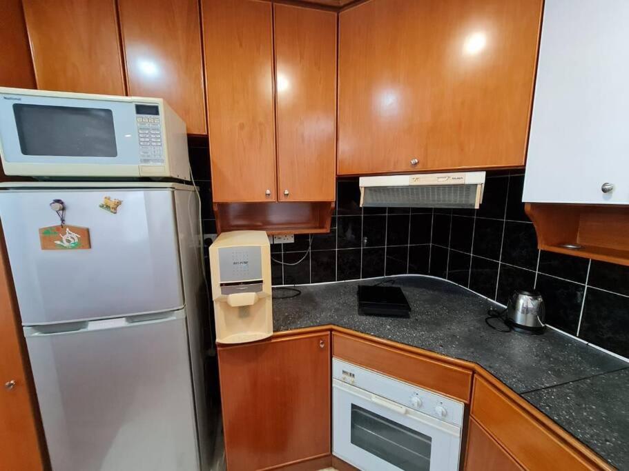 Lovely Waterfront Riverbank Suite With Pool A2 Kuching Eksteriør billede